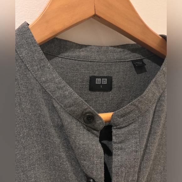 Band collar shirt by Uniqlo - Picture 2 of 3